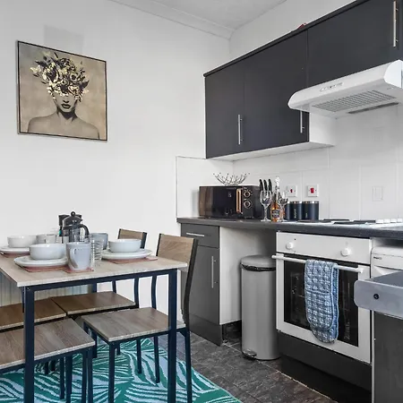 Semesterbostad Sleeps 8! Stylish 2 Bedroom House In - Close To Bae Systems, Hospital & Lakes Barrow-in-Furness