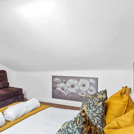Sleeps 8! Stylish 2 Bedroom House In - Close To Bae Systems, Hospital & Lakes Semesterbostad
