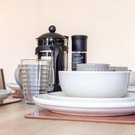 Semesterbostad Sleeps 8! Stylish 2 Bedroom House In - Close To Bae Systems, Hospital & Lakes *