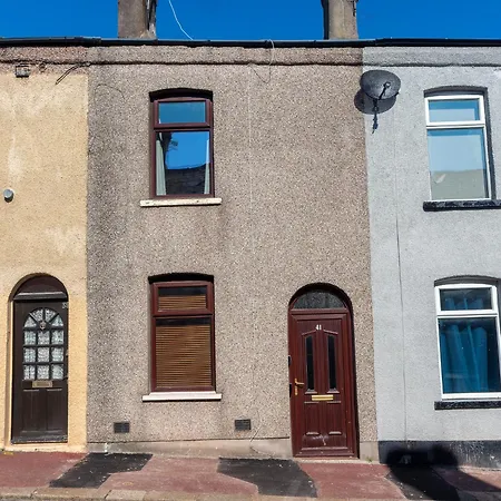 Sleeps 8! Stylish 2 Bedroom House In - Close To Bae Systems, Hospital & Lakes * Barrow-in-Furness