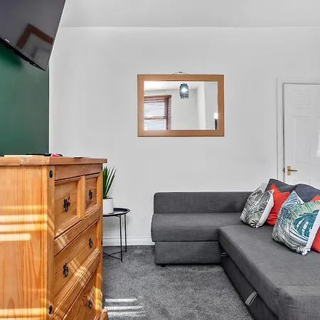 Semesterbostad Sleeps 8! Stylish 2 Bedroom House In - Close To Bae Systems, Hospital & Lakes
