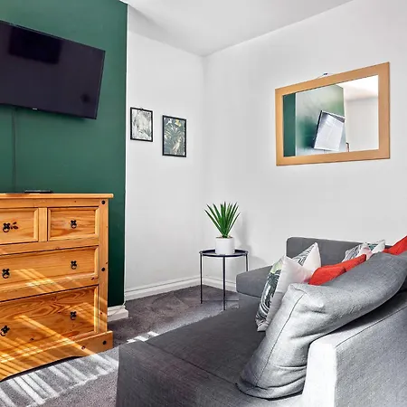 Sleeps 8! Stylish 2 Bedroom House In - Close To Bae Systems, Hospital & Lakes Tatil Evi *