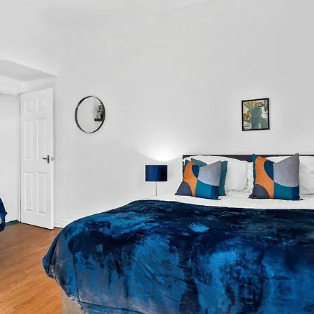 Sleeps 8! Stylish 2 Bedroom House In - Close To Bae Systems, Hospital & Lakes Vakantiehuis Barrow-in-Furness