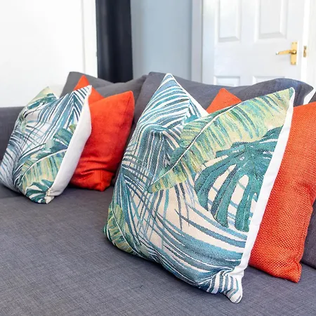 Sleeps 8! Stylish 2 Bedroom House In - Close To Bae Systems, Hospital & Lakes Barrow-in-Furness