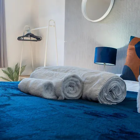 Sleeps 8! Stylish 2 Bedroom House In - Close To Bae Systems, Hospital & Lakes Casa vacanze